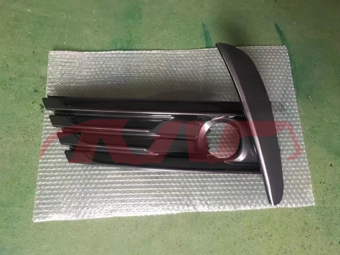 适用于丰田2017 卡罗拉&nbsp;雾灯罩，原厂款烤漆&nbsp;R:81481-02720        L:81482-02710, 卡罗拉 汽车配件, 丰田 前雾灯框-R:81481-02720        L:81482-02710