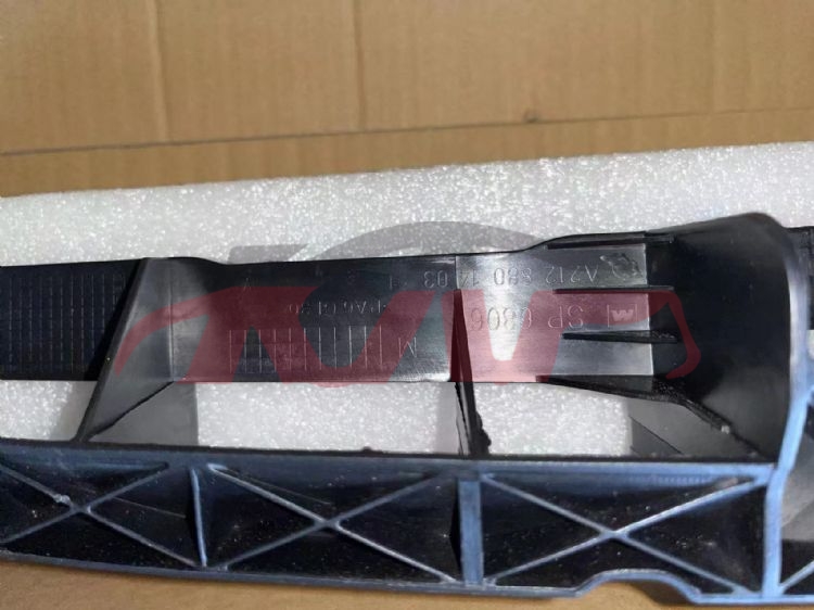 For Benz 479w212 11-12&nbsp;front Grille Bracket&nbsp;2128801403, E-class Car Accessorie, Benz  Plastic Grille-2128801403