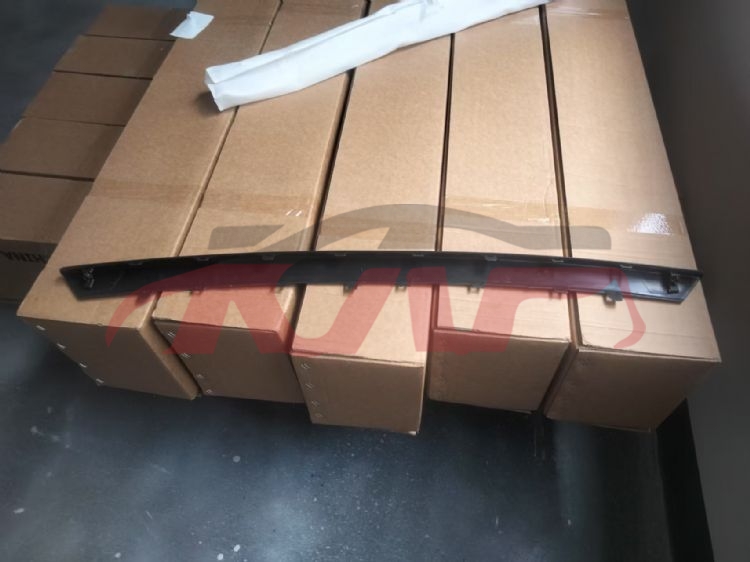 For Toyota 10262018-2020 Camry&nbsp;front Bumper Guide Plate, Sport, Chrome, Mid&nbsp;53122-06070, Camry Auto Accessorie, Toyota   Car Body Parts-53122-06070